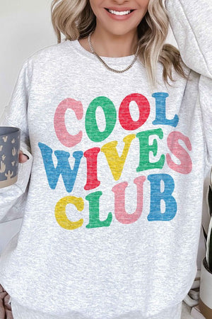 COOL WIVES CLUB OVERSIZED GRAPHIC SWEATSHIRT