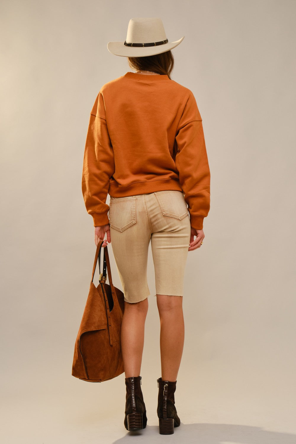 ROUND NECK HORSE EMBROIDERY SWEATSHIRT